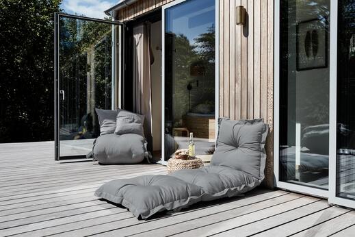 3842114-sitandsleep3.jpg