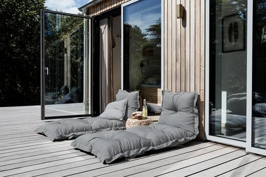 3842115-sitandsleep4.jpg