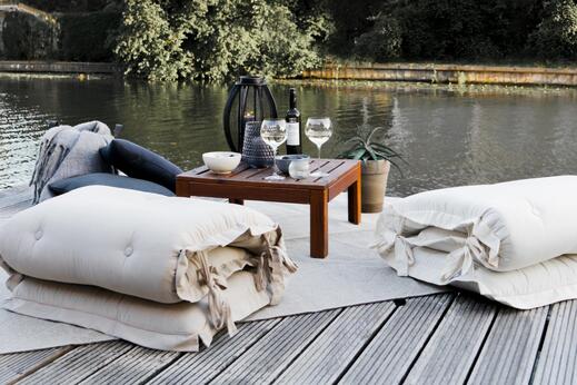 3842116-sitandsleep6.jpg